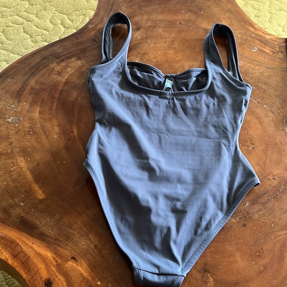 Skims One piece bathing suit - Picture 8 of 8